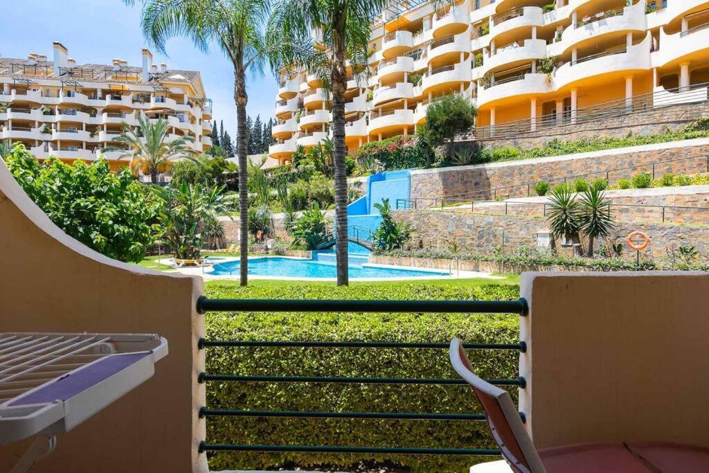 Recently Refurbished 2br Flat Pool In Puerto Banus *