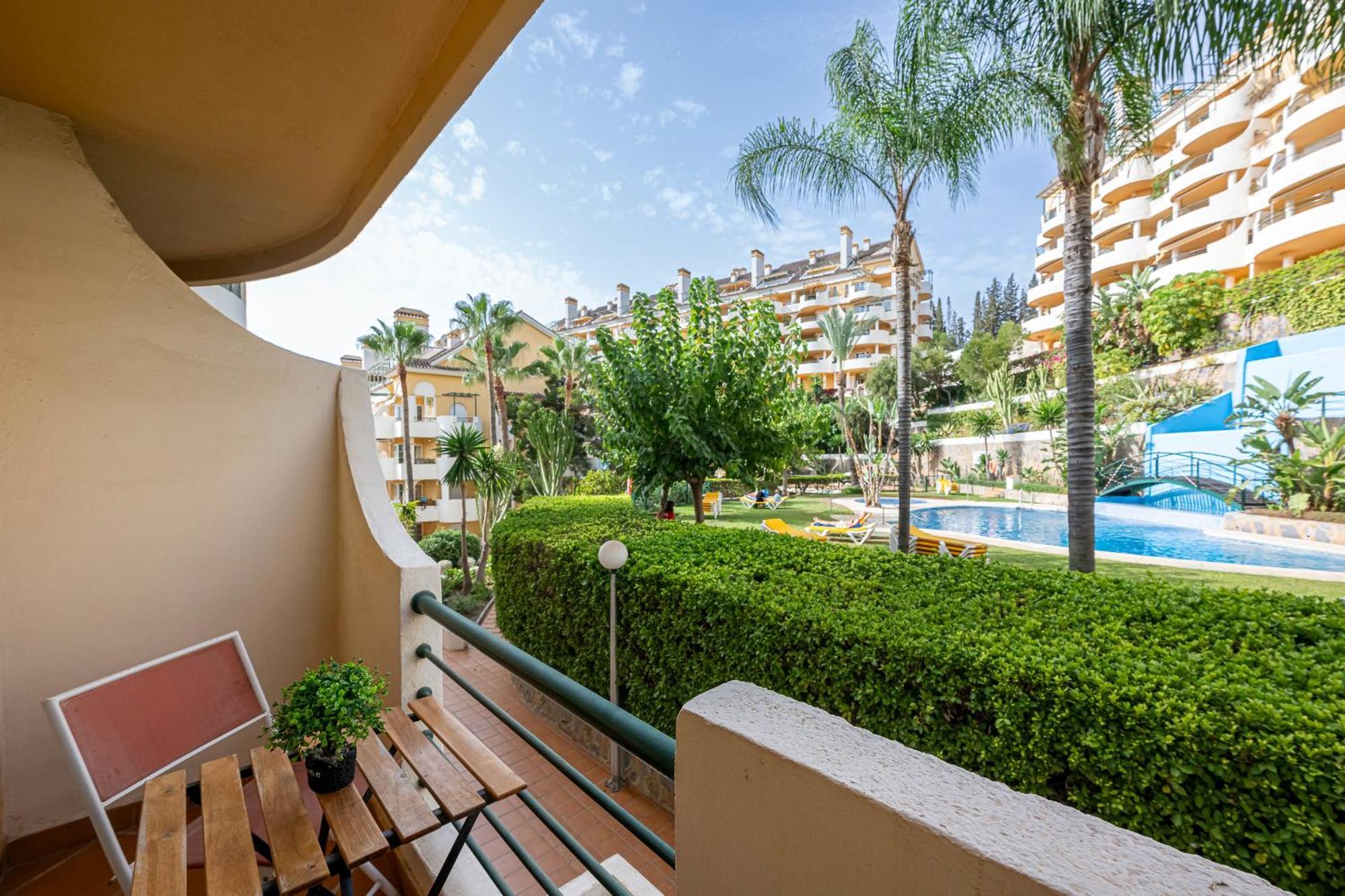 Recently Refurbished 2br Flat Pool In Puerto Banus Marbella