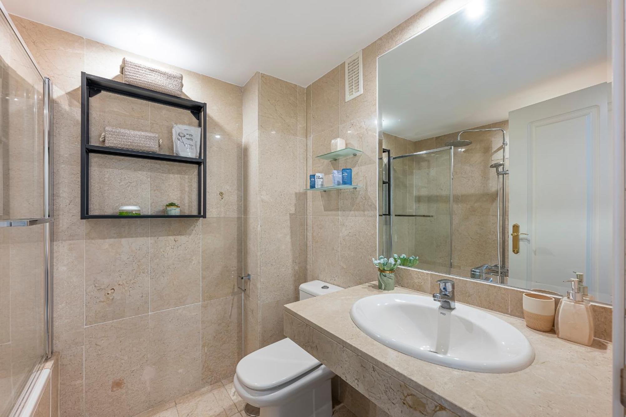 Apartment Recently Refurbished 2br Flat Pool In Puerto Banus