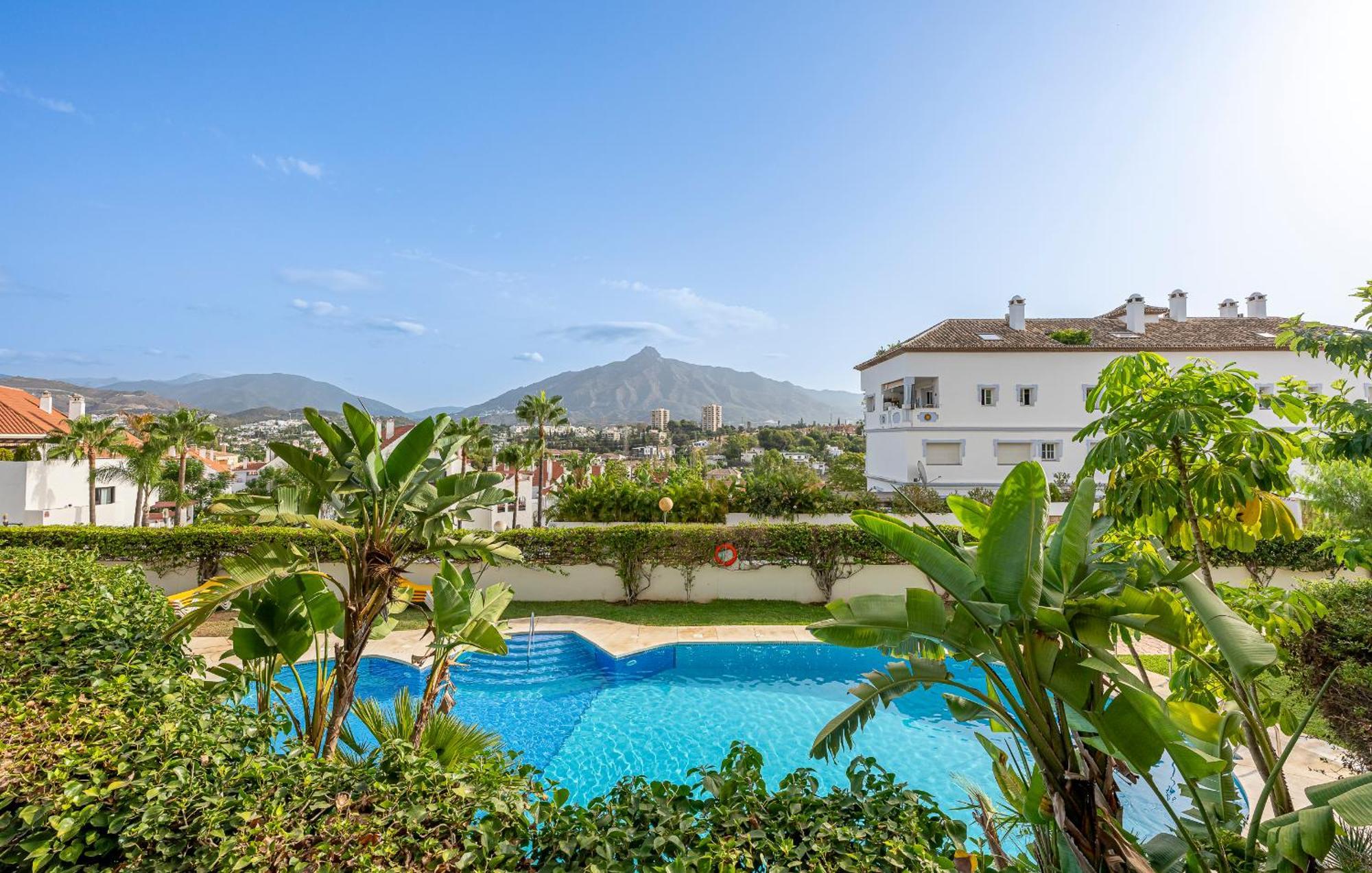 Appartamento Recently Refurbished 2br Flat Pool In Puerto Banus *