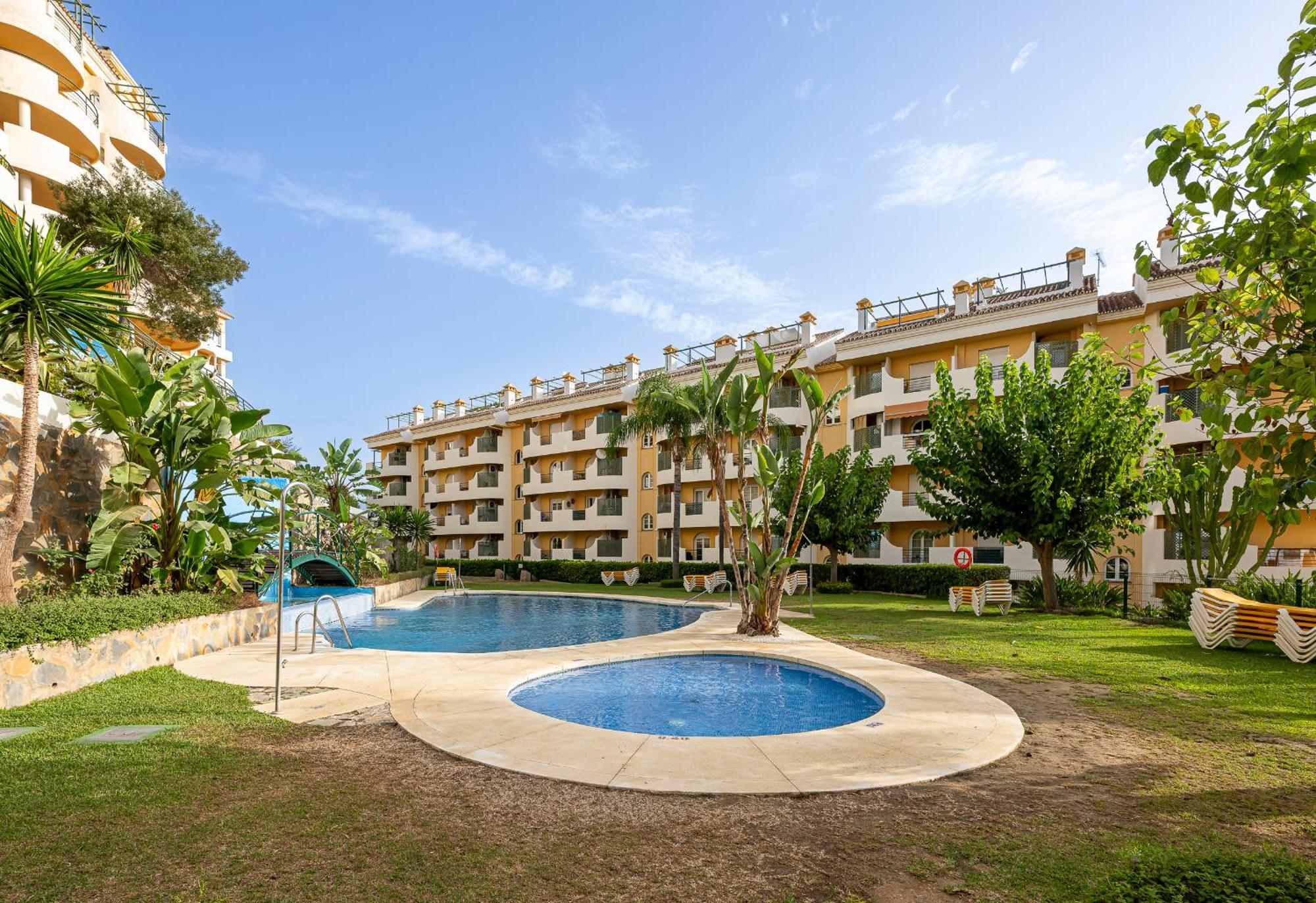 Recently Refurbished 2br Flat Pool In Puerto Banus Marbella