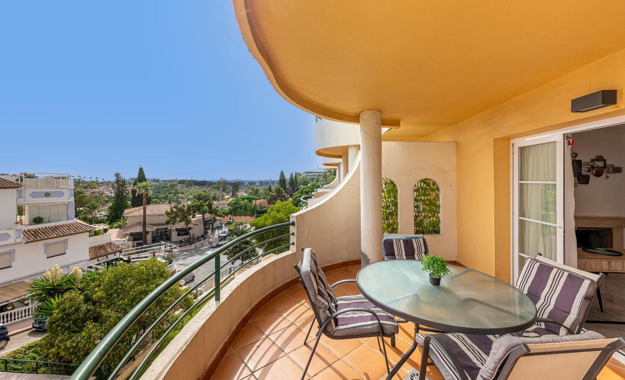Recently Refurbished 2br Flat Pool In Puerto Banus * Marbella