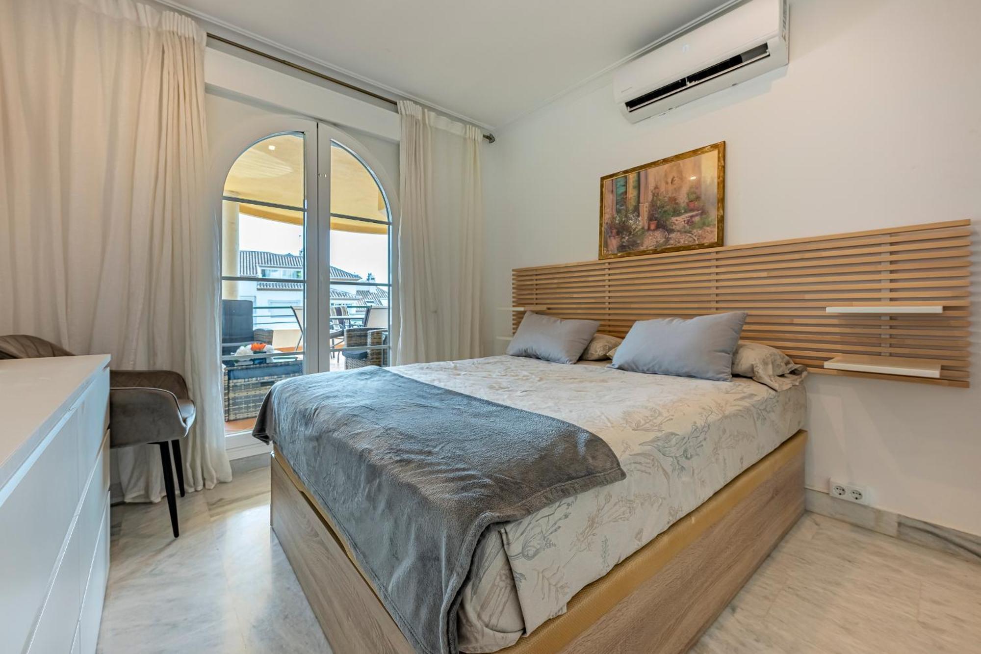 Apartment Recently Refurbished 2br Flat Pool In Puerto Banus Marbella