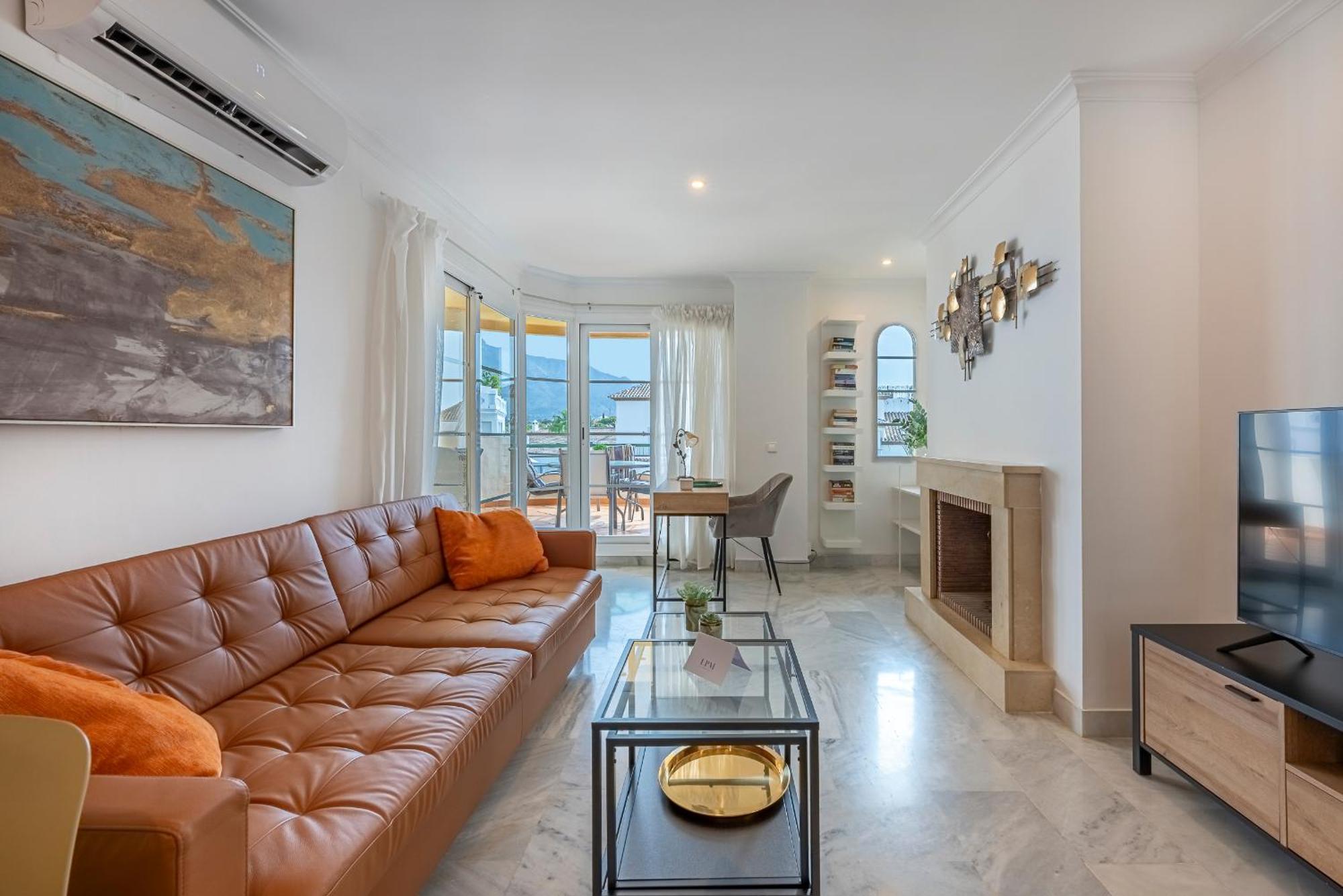 Recently Refurbished 2br Flat Pool In Puerto Banus *