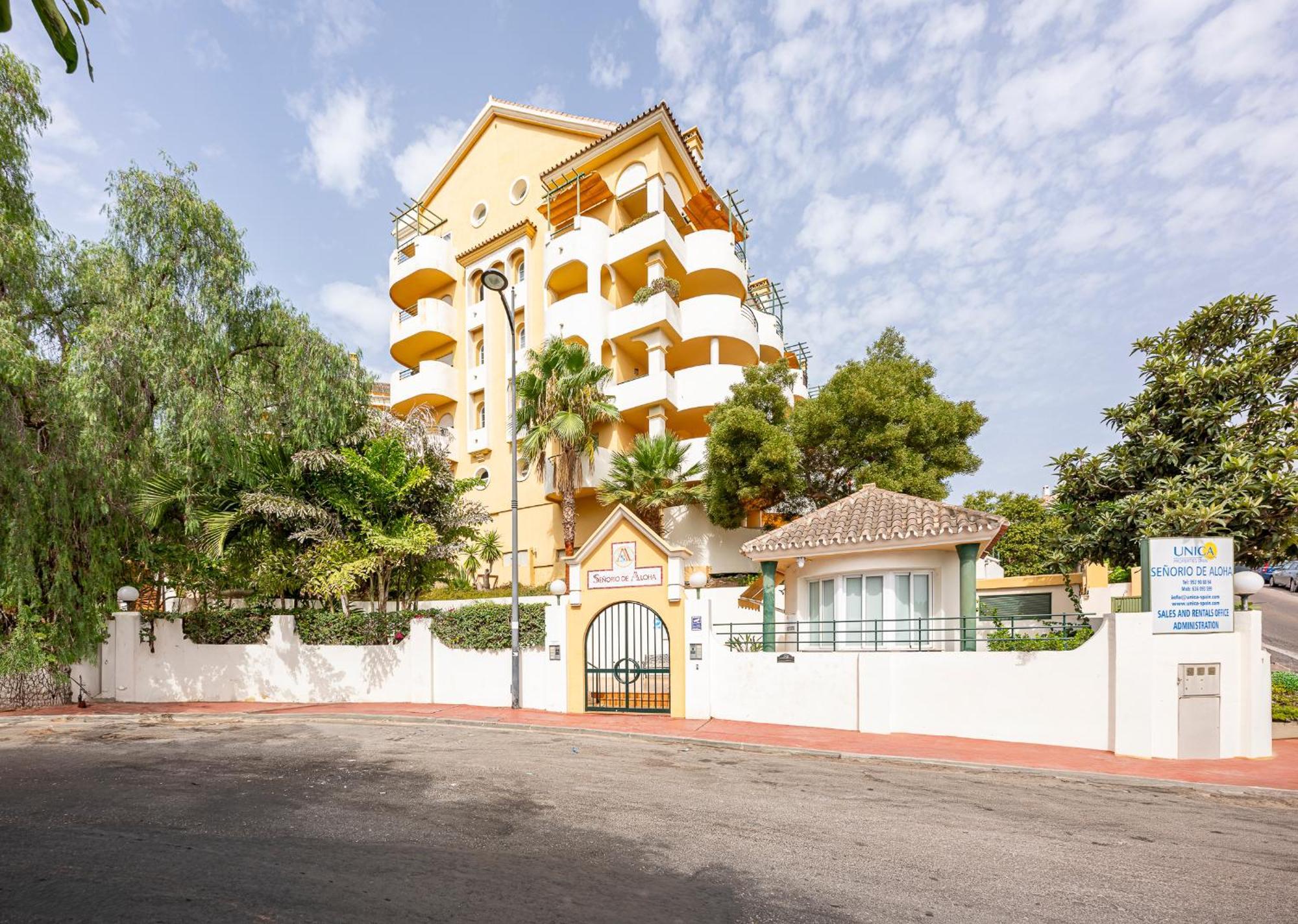 Recently Refurbished 2br Flat Pool In Puerto Banus