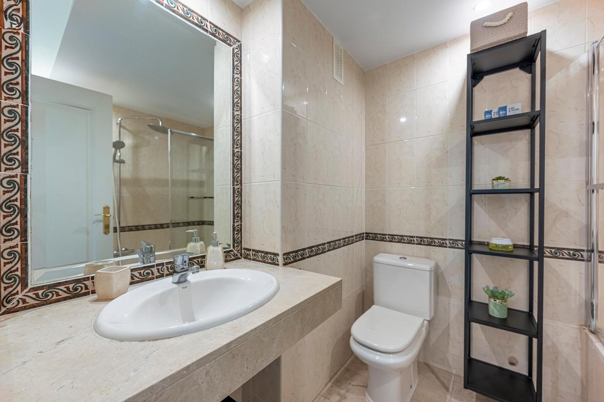 Apartment Recently Refurbished 2br Flat Pool In Puerto Banus Marbella