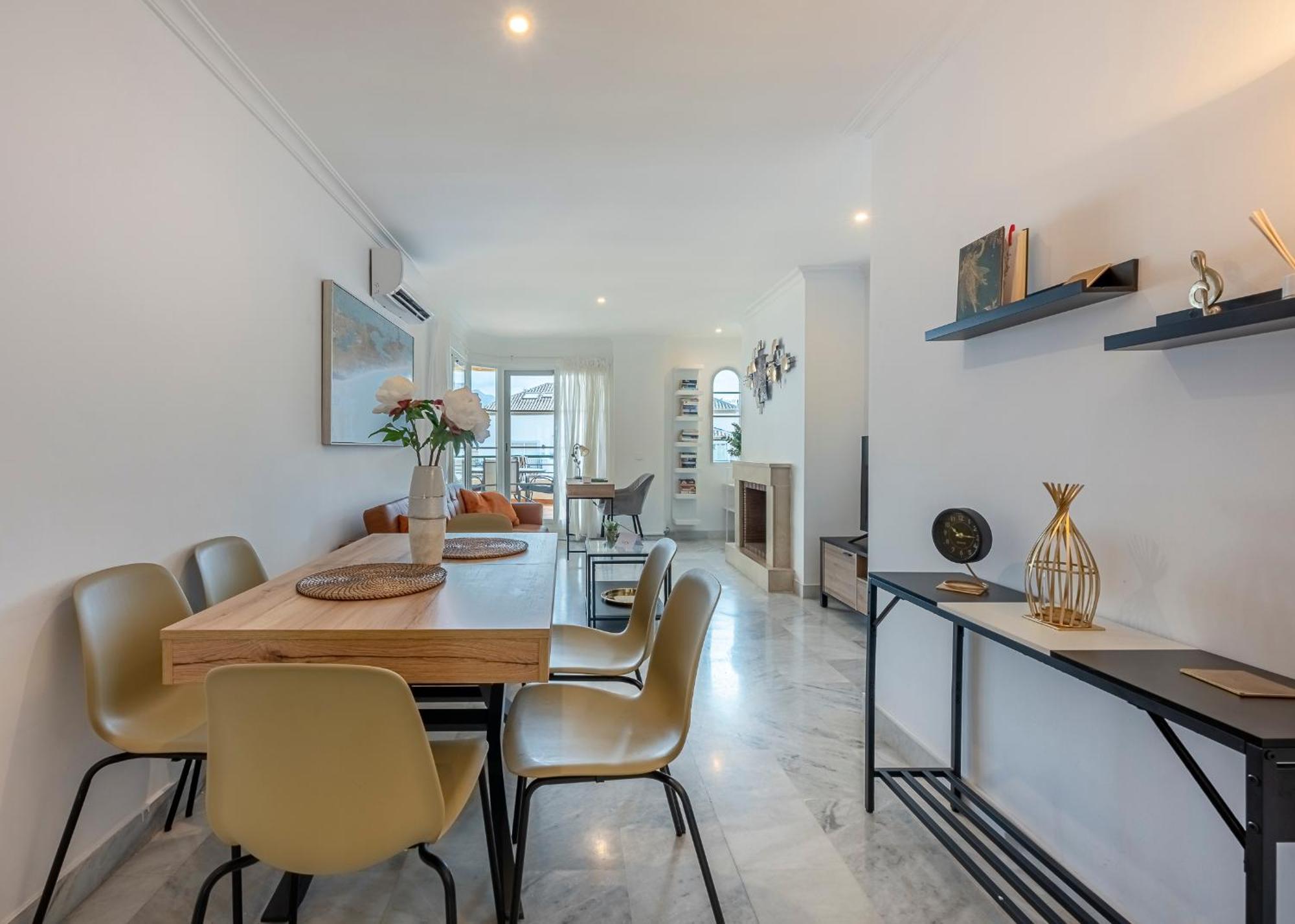 Recently Refurbished 2br Flat Pool In Puerto Banus *