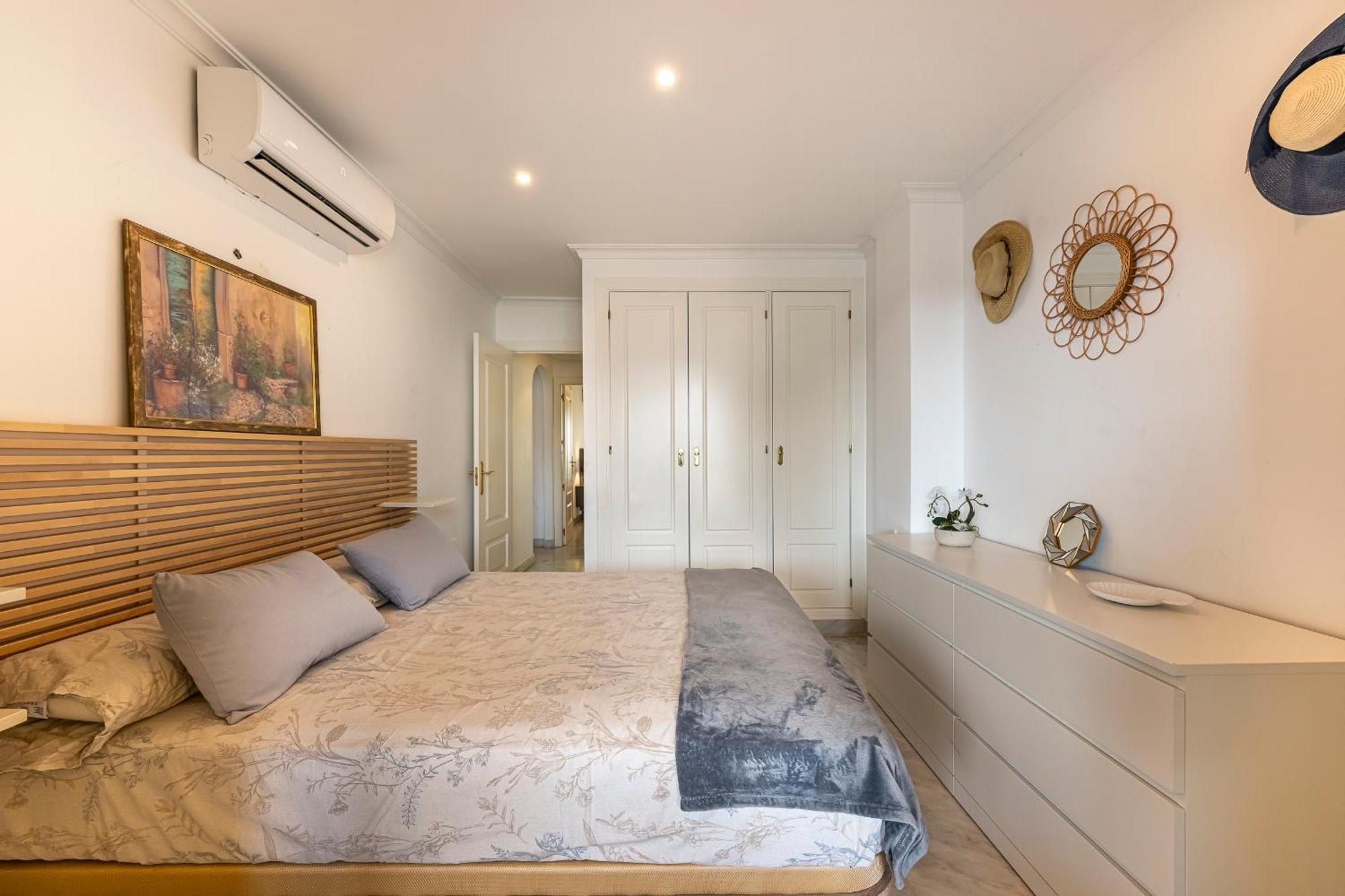 Recently Refurbished 2br Flat Pool In Puerto Banus Marbella