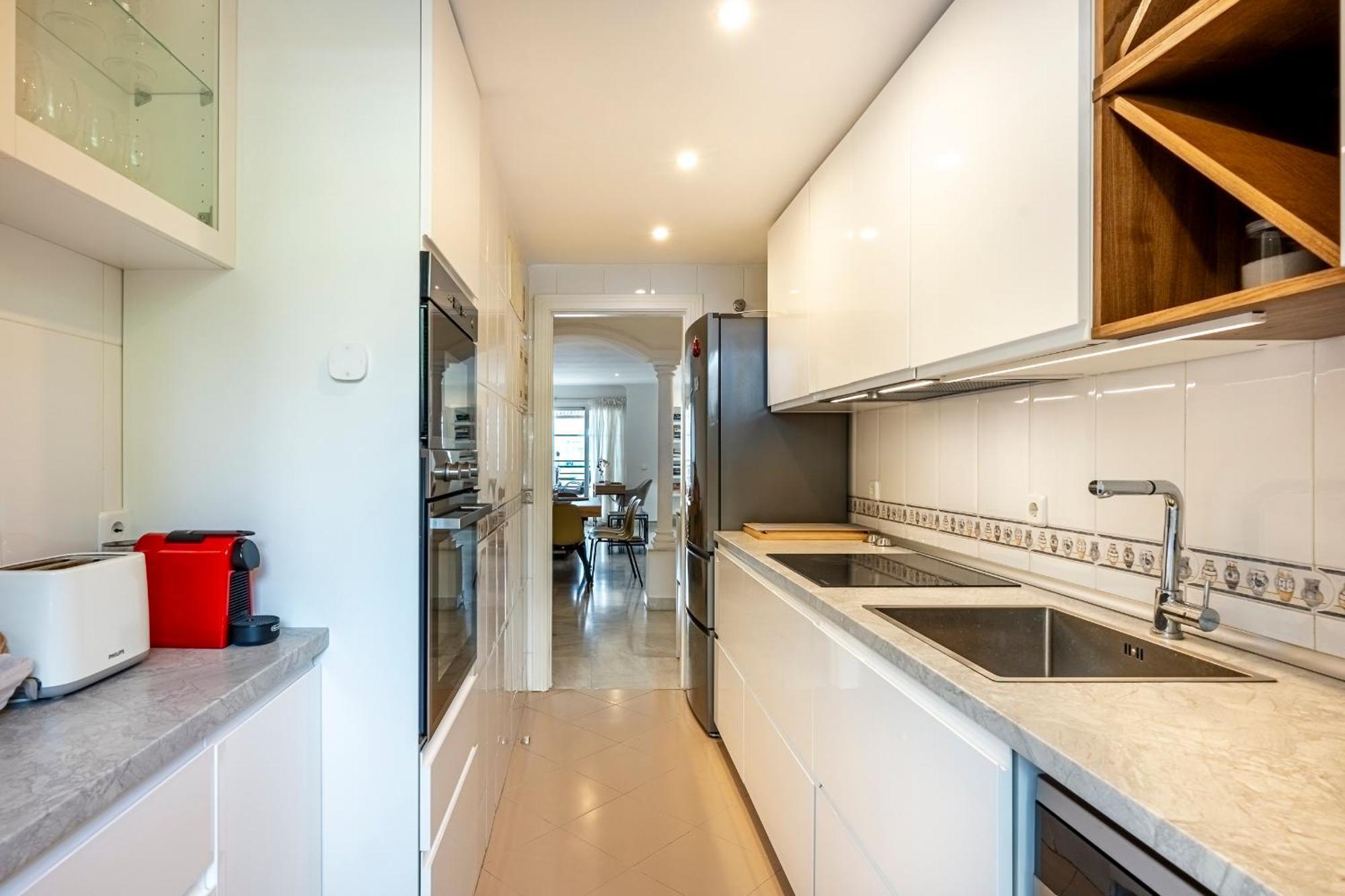Recently Refurbished 2br Flat Pool In Puerto Banus Marbella