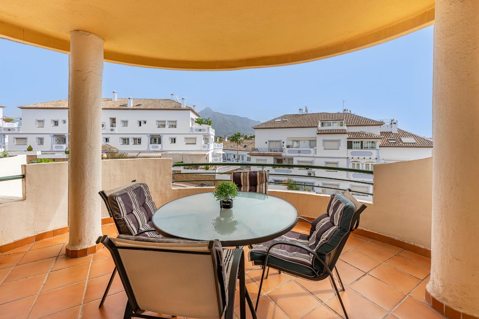 Recently Refurbished 2br Flat Pool In Puerto Banus Apartment